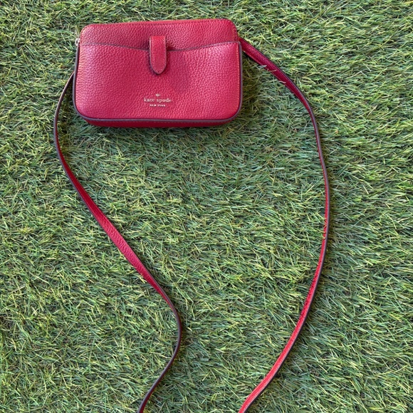 Luxury deep bright red Kate Spade bag, with strap and three compartments - Picture 4 of 4